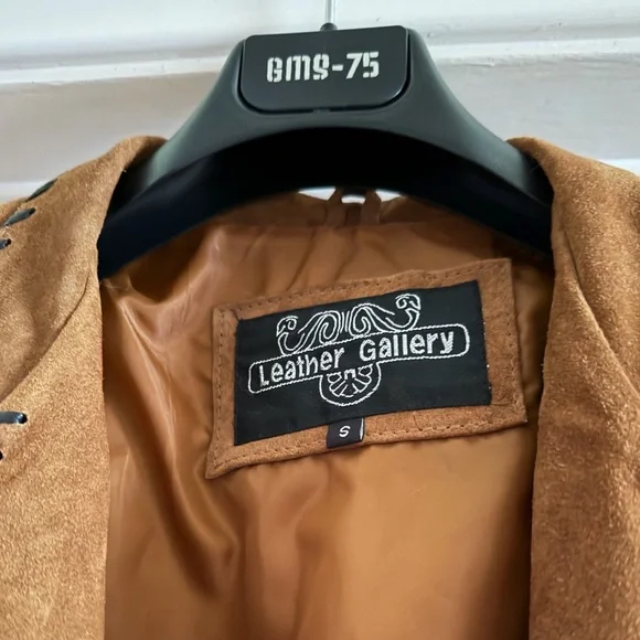 Stunning Vintage Suede Western Boho Tribal Festival Fringe Beaded Cropped Jacket - Picture 6 of 7